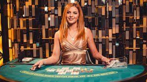 Pinata Wins casino table game interface on a Philippine mobile device
